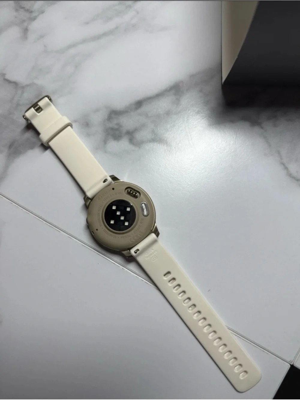 garmin Venu 4 Smartwatch in Cream and Gold